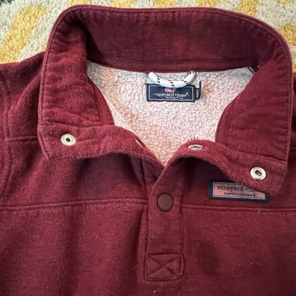 Vineyard Vines pullover size 6. Soft and comfy
